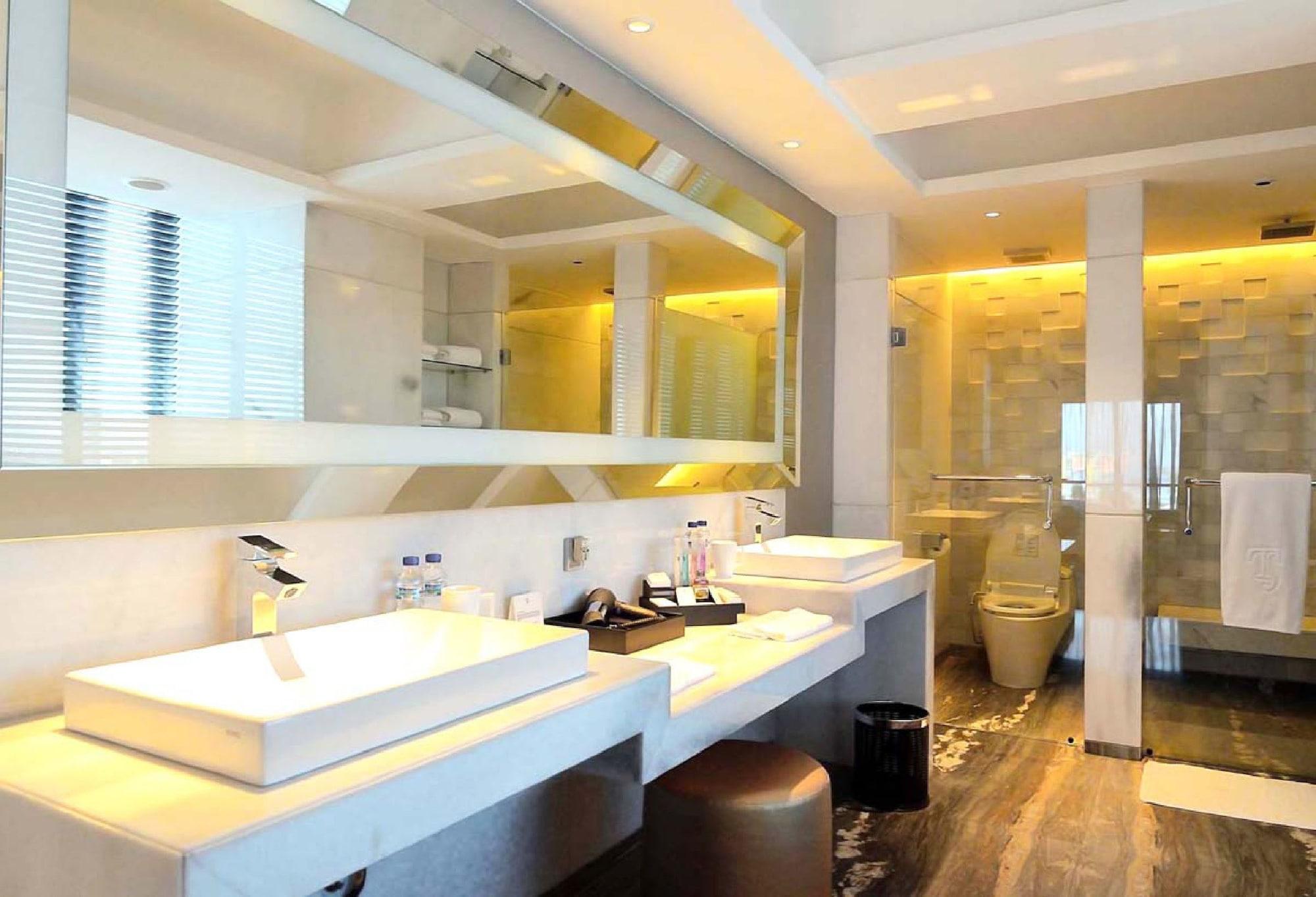 Ts Suites Surabaya Eksteriør bilde