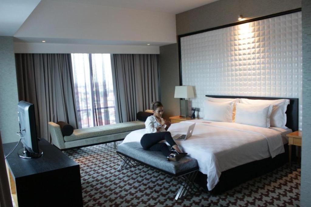 Ts Suites Surabaya Eksteriør bilde