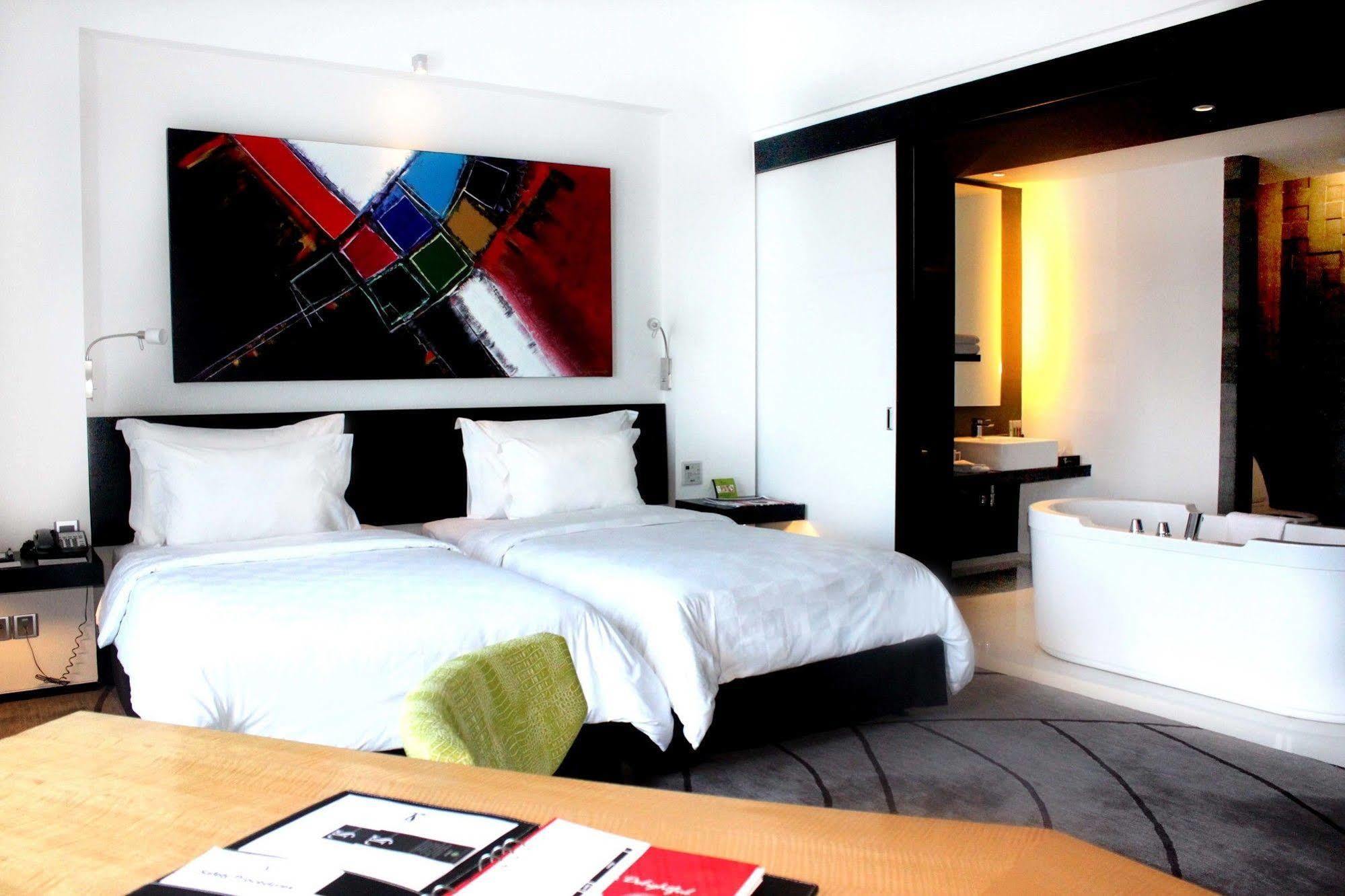 Ts Suites Surabaya Eksteriør bilde